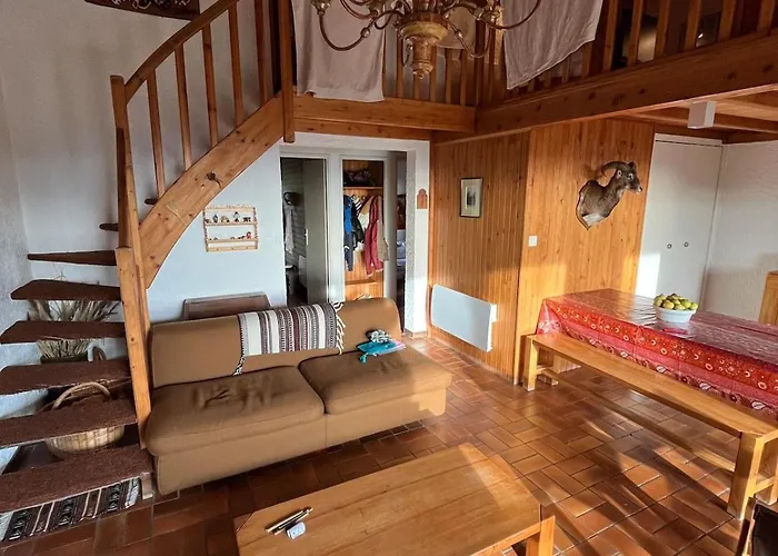 Grand duplex ensoleillé, forêt, balcon, baignoire